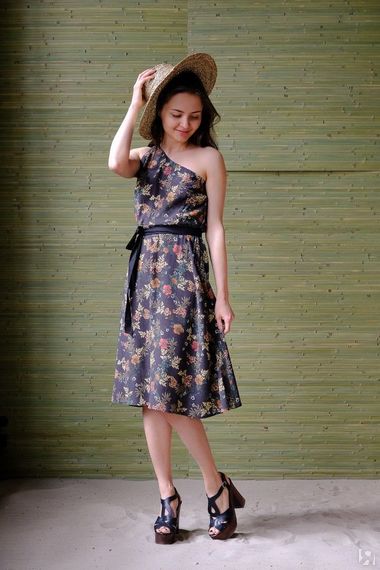 Асимметричное платье Daisy